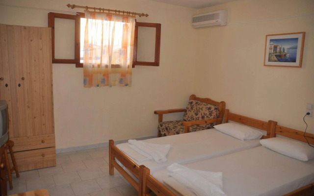 Alexatos Studios & Apartments