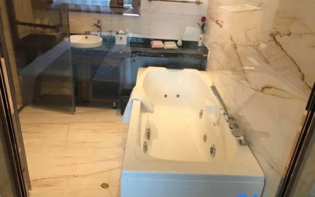 Wuwei Business Hotel