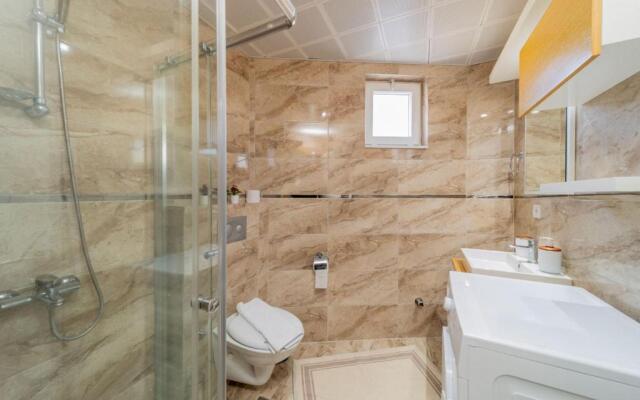 Convenient Flat With Balcony in Konyaalti