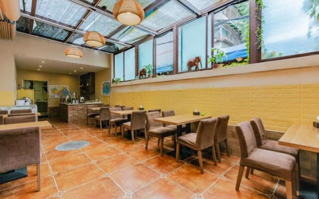 Chengdu Holly Hostel