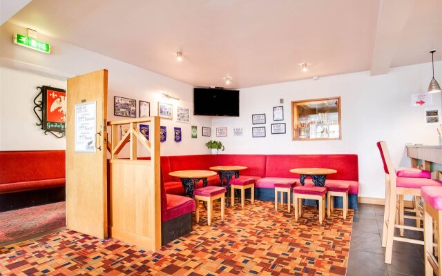 OYO Godolphin Arms Hotel