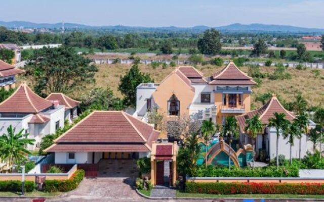 YiZen Boutique Phutara 5 Bedroom Villa