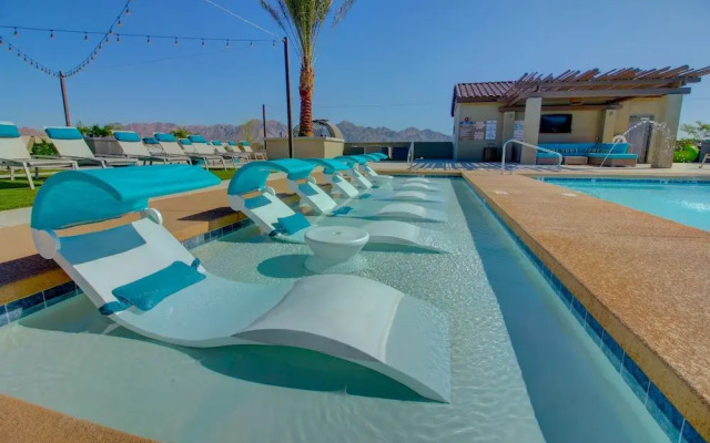 Rooftop Pool-Close 2 Shops-Dining-C4419