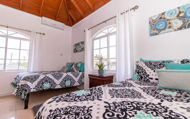 Runaway Bay Gem in Runaway Bay