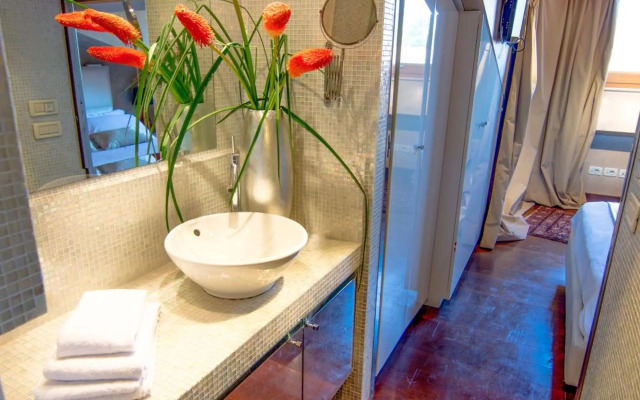 Opera Luxury Apartment