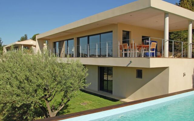 Luxurious Villa in Rochefort-du-gard With Private Pool