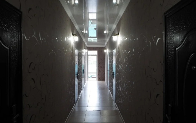 Leo Guest House
