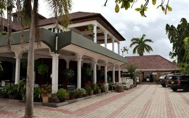 Cassa Palace 18 Grand Rooms with AC