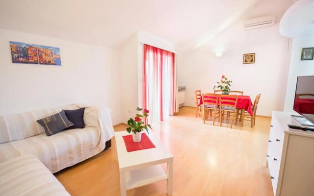 Apartment Njivice 5427b