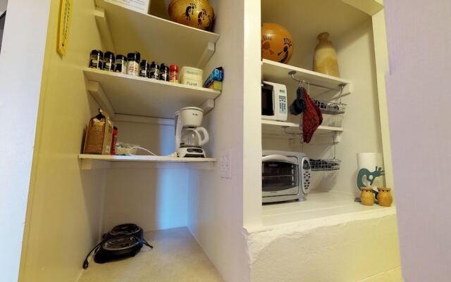 The Cozy Kokopelli Studio Cabin