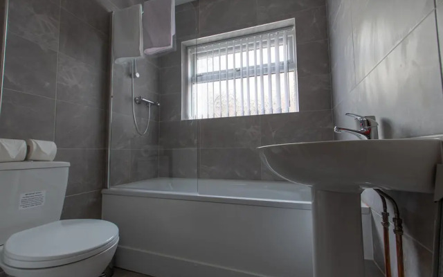 Lux Apartments 3 Bedroom House - Gorst