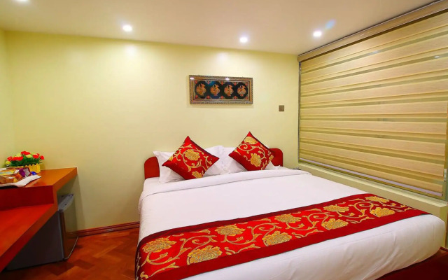 Diamonds Inn