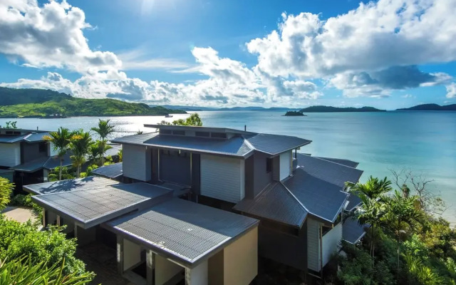 Edge 18 Waterfront Luxury