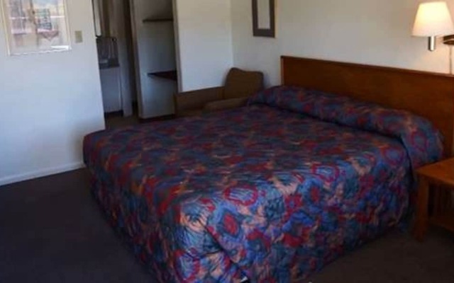 Spanish Trails Inn and Suites