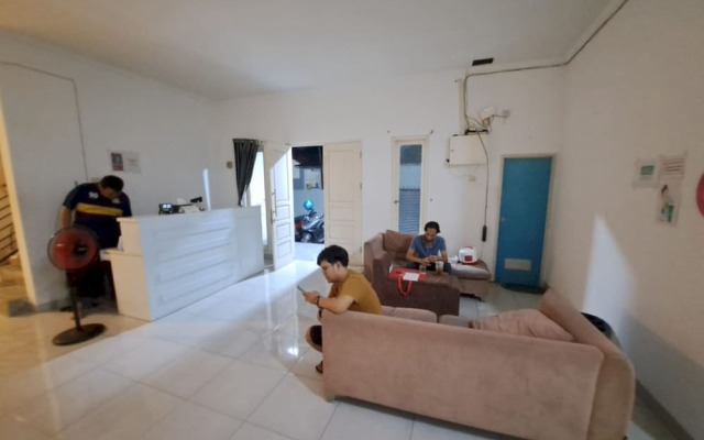 OYO 93870 Damai Guest House Cirebon