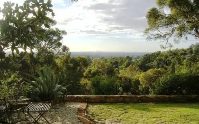 Eleebana Guest House