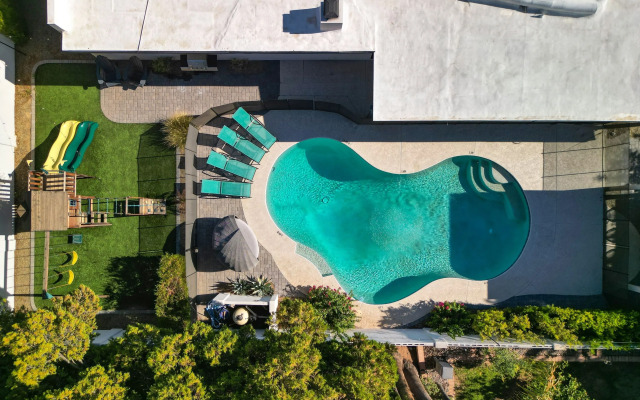 White Agate by Avantstay Pool + Playground