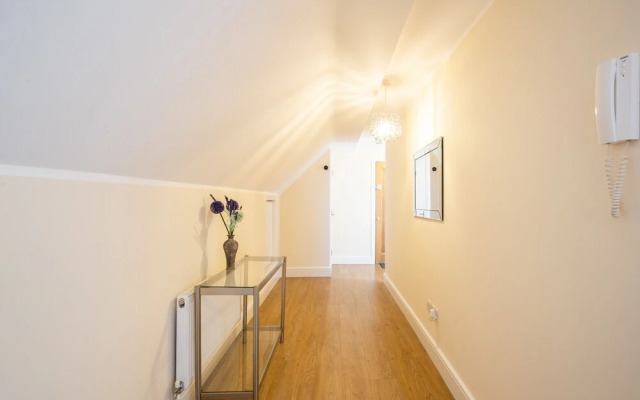 Velvet 2-bedroom Apartment Clock House - Hoddesdon