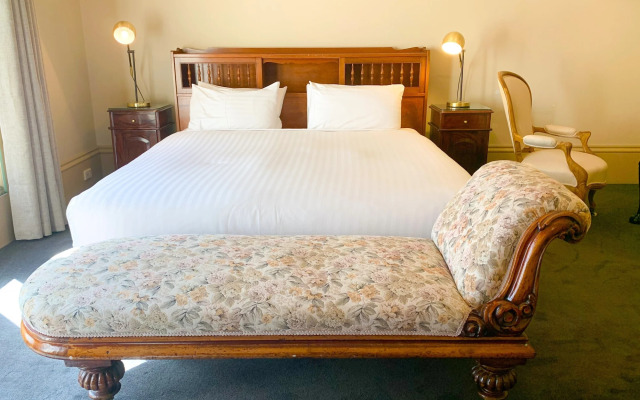 The Macquarie Hotel