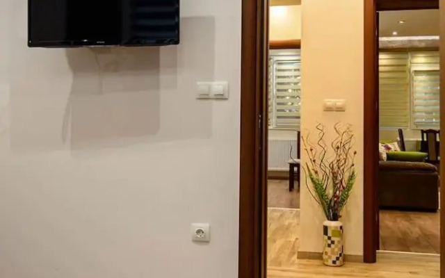 Luxury 2 bedroom,2 bathroom apart ,free parking