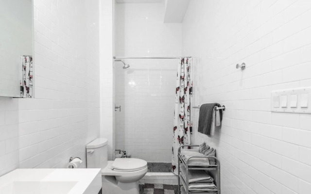 Grand 2Br Dundurn Loft Rooftop Terrace With Sunbeds Parking Gym
