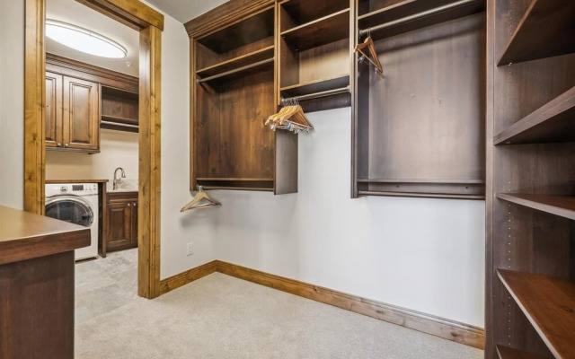 Northwoods 5 Bedroom Home by RedAwning