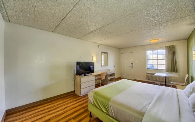 Motel 6 San Antonio, TX - Northwest Medical Center