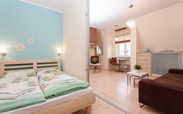 Trzy Korony Piastów by Renters