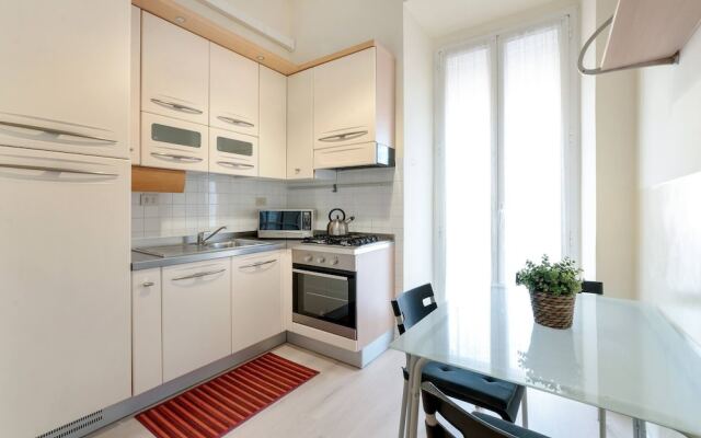Sunny Flat In Elegant Building Close To Colosseum