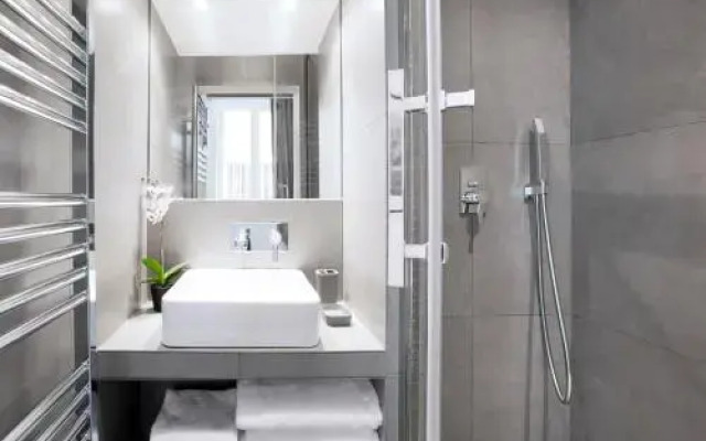 Quiet Apartment in the Center of Paris