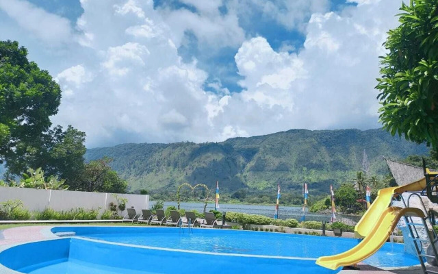 Zoe's Paradise Waterfront Hotel