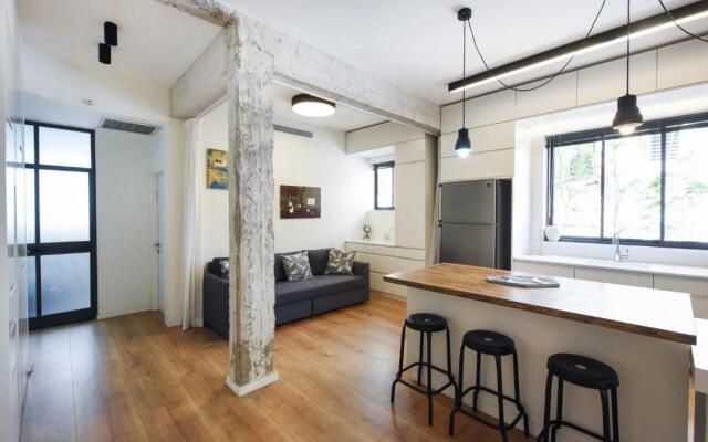 Industrial Chic 2BR in Dizengoff 35 by HolyGuest