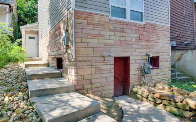 Charming Pittsburgh Home - Walk to Riverfront!