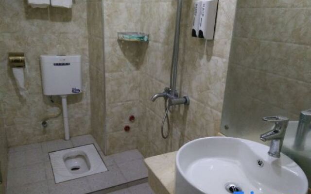 Ledong Romantic Park Business Hotel
