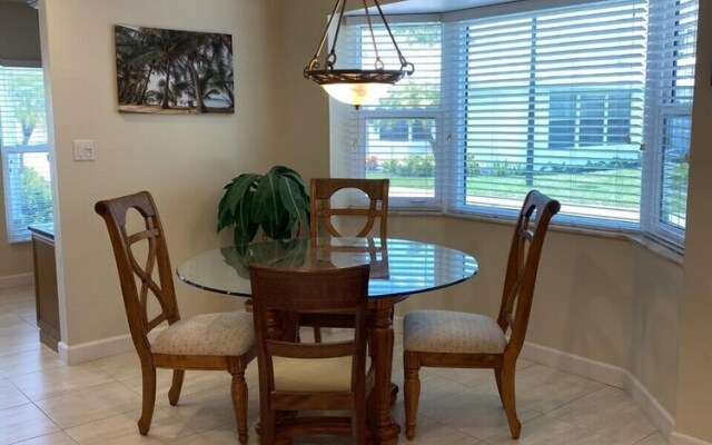 Crystal Sands & Seahorses Beach Villa