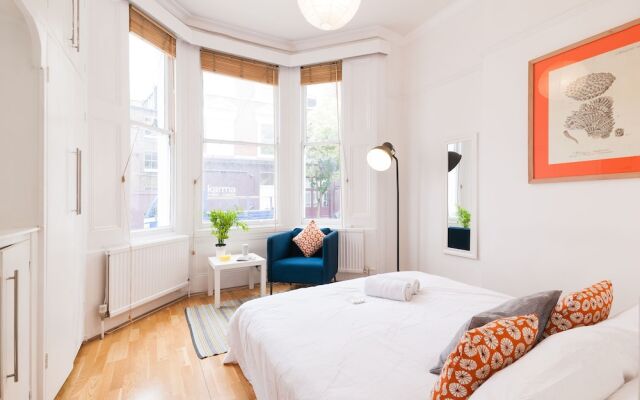 Bright Hazlitt Road Apartment