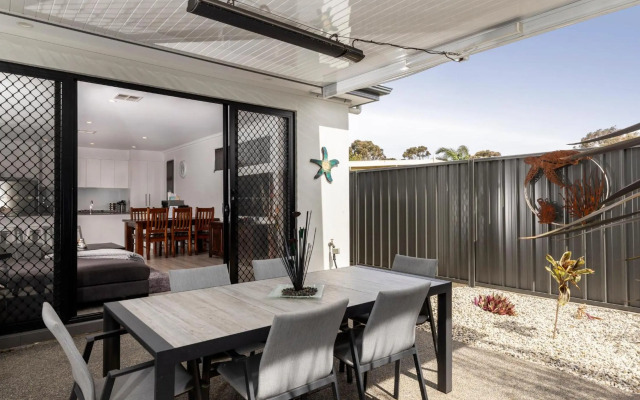 Cozy Getaway, King Bed with TV, NBN, Netflix, Nespresso