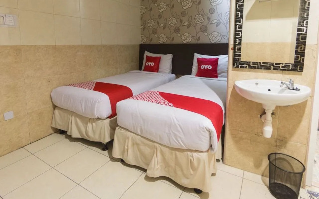 OYO 1702 Harmoni Inn Makassar