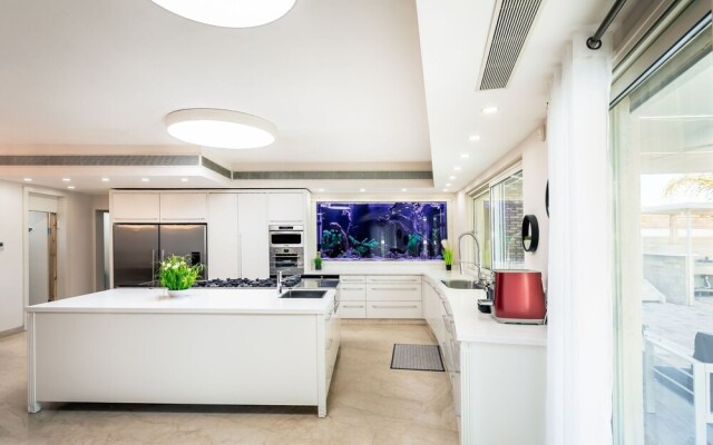 YalaRent Villa Enorma with Private Pool