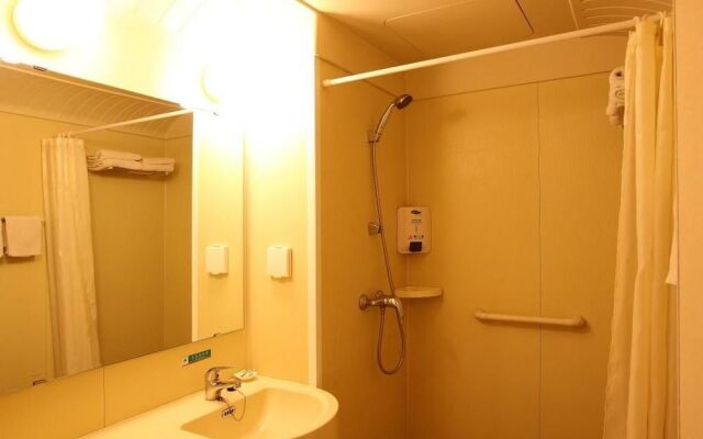 Home Inn Pebble Cloud Hotel (Bengbu Railway Station Shengli Road)