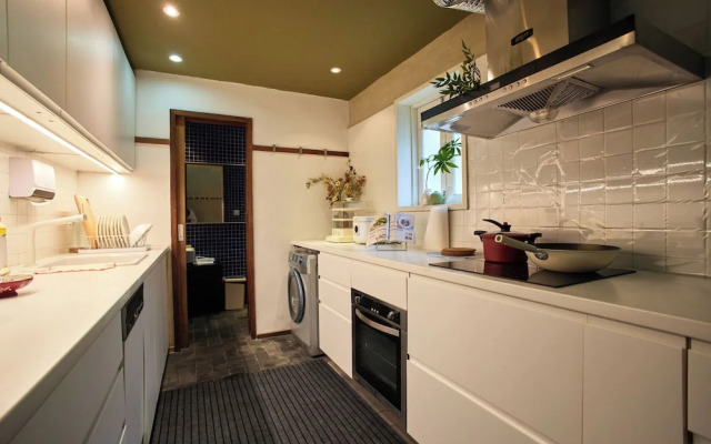 Book and Bed-Jingan Temple