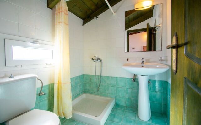 Manthos Beachfront Apts & Pool