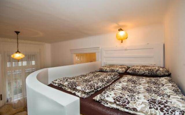 Gold Pearl Apartment