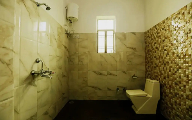 Serene private room with pool, 1.3 km from Pushkar Lake