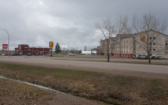 Super 8 Fort Nelson
