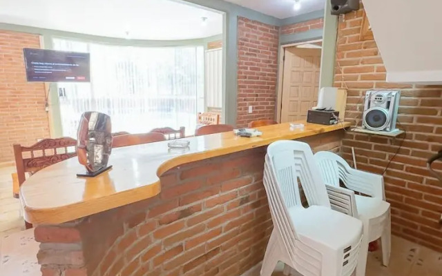 New Family House. Pool & BBQ Area