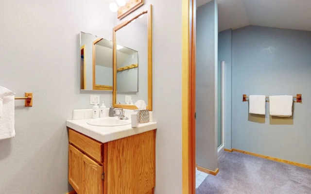 Snowcreek Iv #594 3 Bedroom Condo