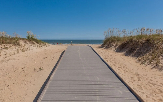 Hang Ten - 10 Br Home