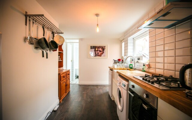 Eclectic Seaside 4 Bedroom Artists Residence