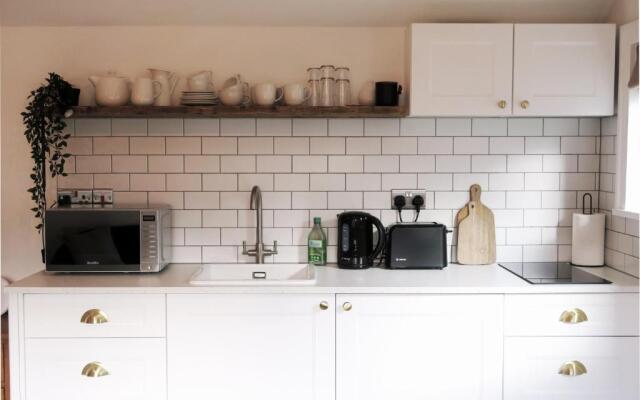 The Annexe - Private, Self-Contained with Parking (Adults Only)